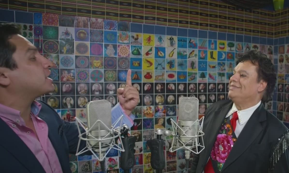 Compartir con sus amigos estos grandes triunfos es uno de los mejores rasgos del 'Divo de Juárez'.