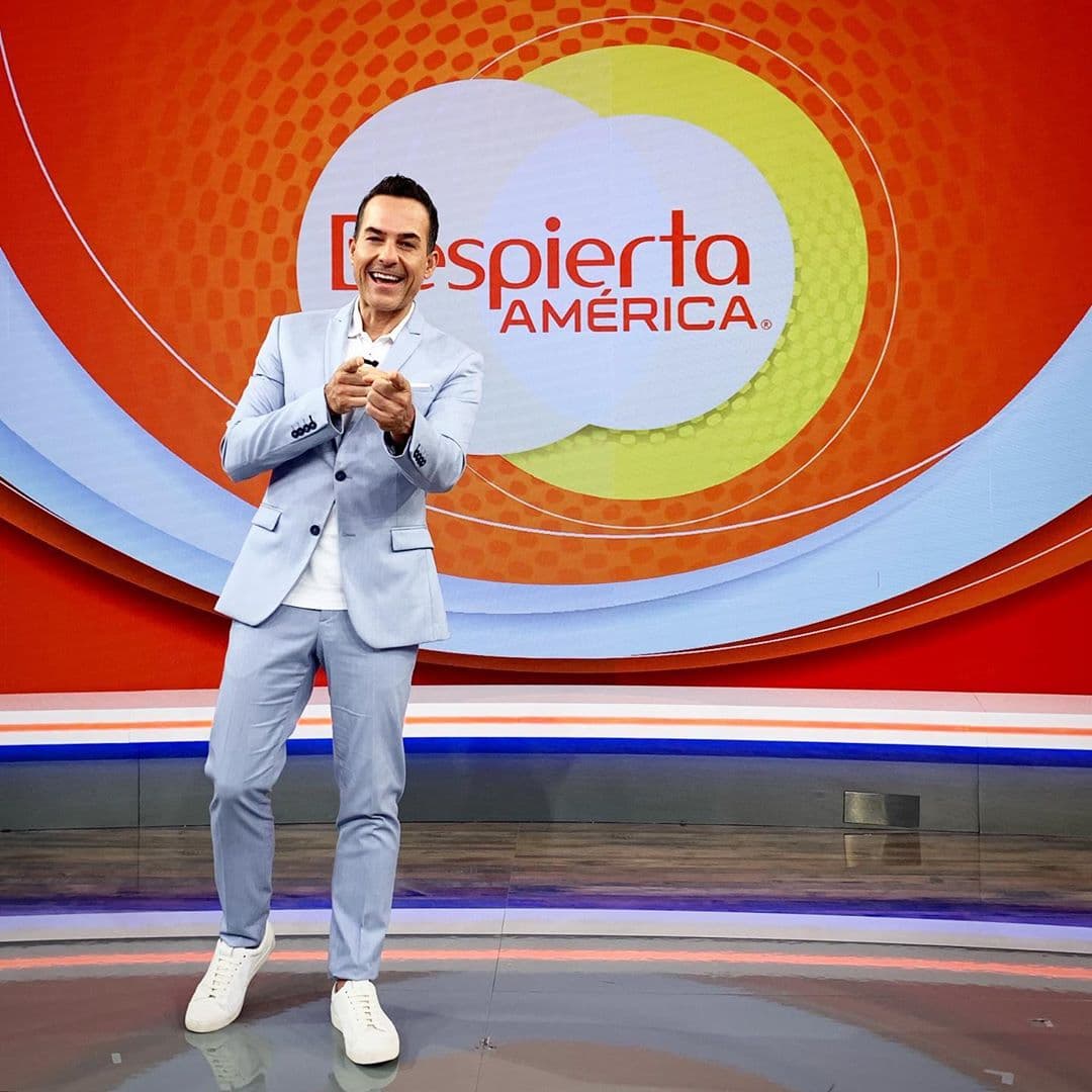 Y es que en Sin Rollo, Carlitos recibe potentes opiniones, sobre temas que a ti te interesan.