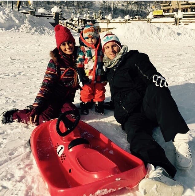 El astro del fútbol disfruta ir de vacaciones con su hijo y con su esposa.