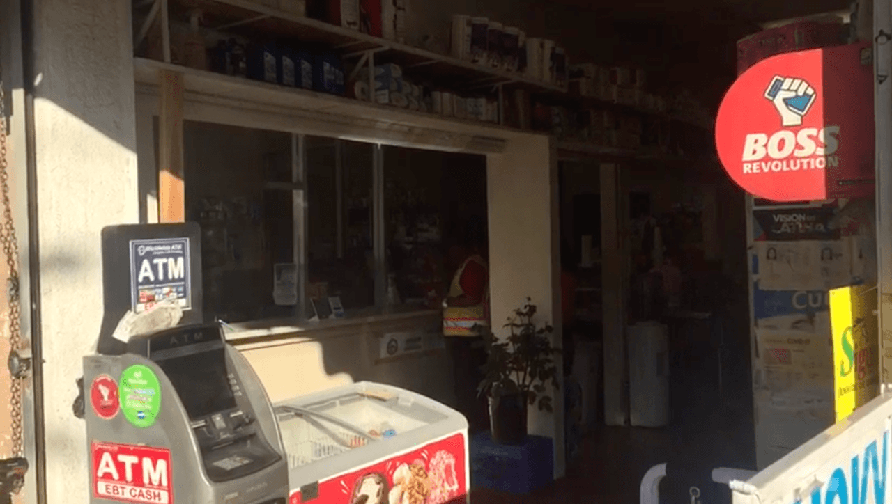 Entre las personas que llegaron temprano en la mañana reinaba la curiosidad por saber quién ganó los $1,000 millones.