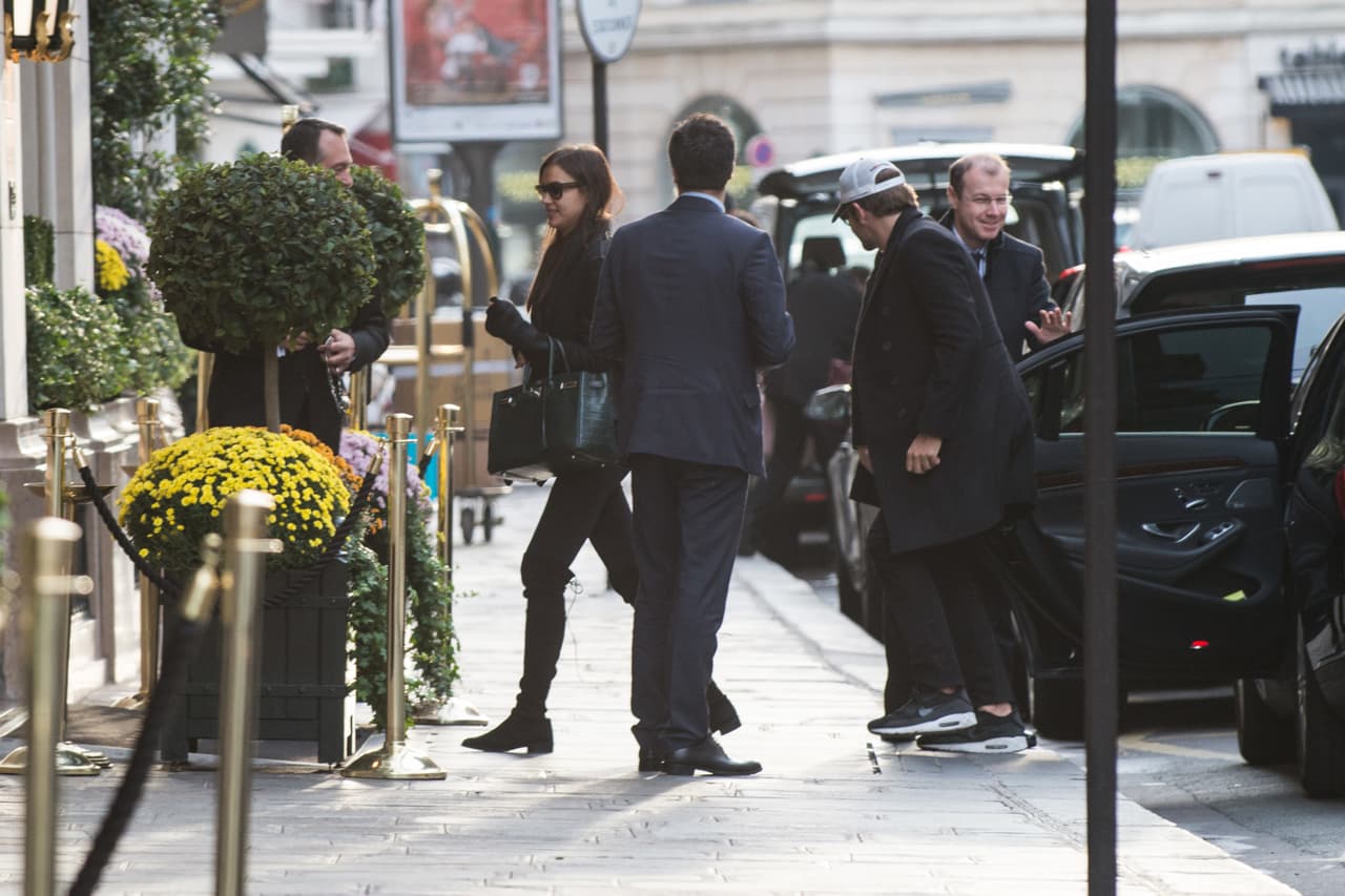 El romance de Irina y Bradley sigue "viento en popa". Esta vez arribaron en París para disfrutar de su amor en la 'Ciudad de la Luz'.
