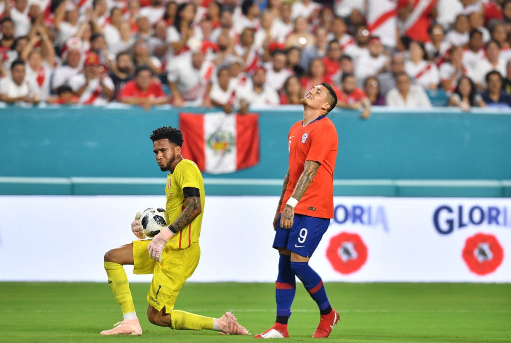 Lesión del cuádriceps con la Selección de Chile. Fuera un partido.