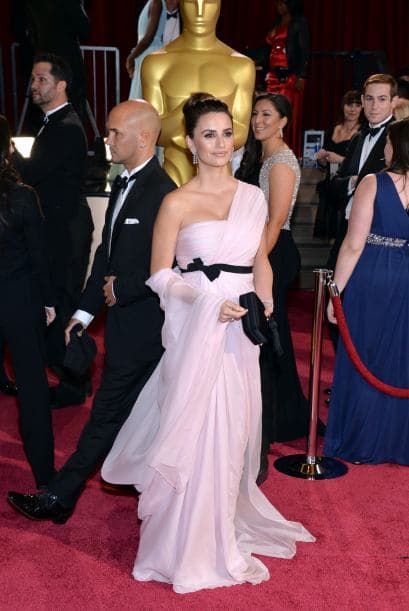 Penélope Cruz al dirigirse al escenario en la celebración de los "scar en el Hollywood & Highland Center el 2 de marzo de 2014, en Hollywood, California