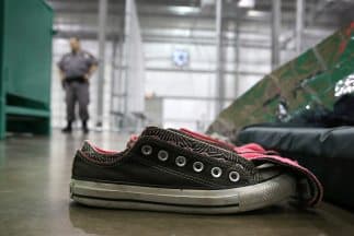 Más del 95% por ciento de los 66 mil niños migrantes arrestados por la Patrulla Fronteriza en 2014, fueron procesados y entregados a sus padres o tutores con una orden para presentarte ante las autoridades.