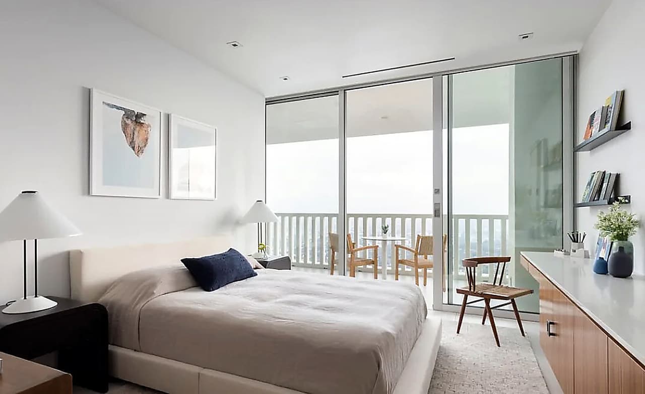 Otros famosos que han vivido en el edificio de apartamentos son: Cher, Sidney Poitier, Elton John y Lindsay Lohan, según The Daily Mail.