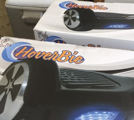 Dos ejemplares de las hoverboards decomisadas en City of Industry