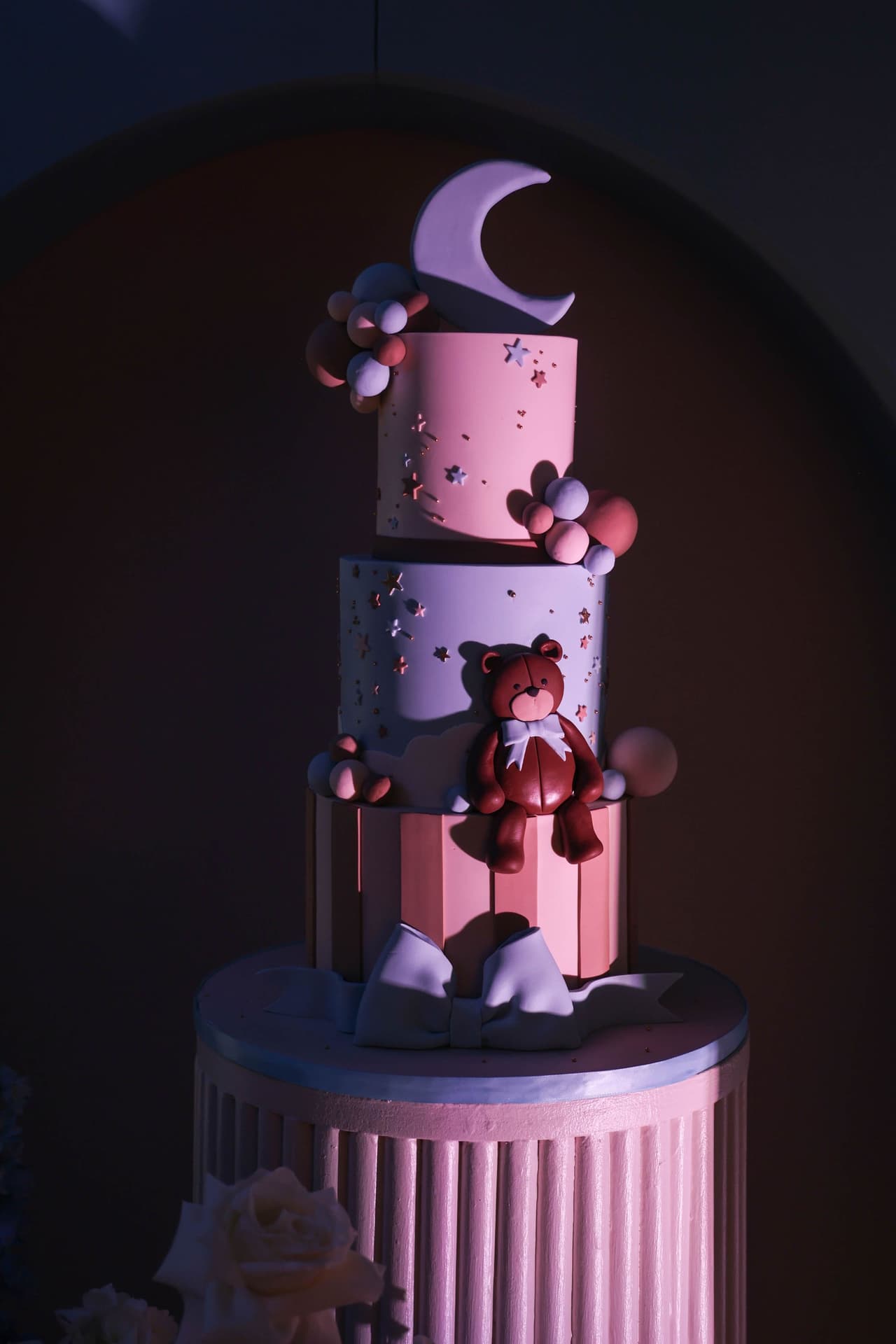 Para muestra de los detalles de la celebración, así fue el pastel de la fiesta, que también llevó un osito.