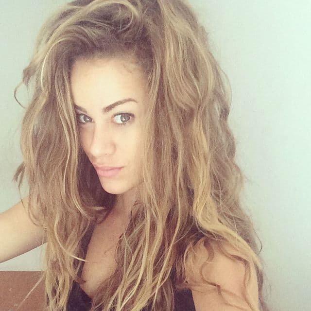 Su libro favorito es "El Alquimista" y su película "The Notebook".