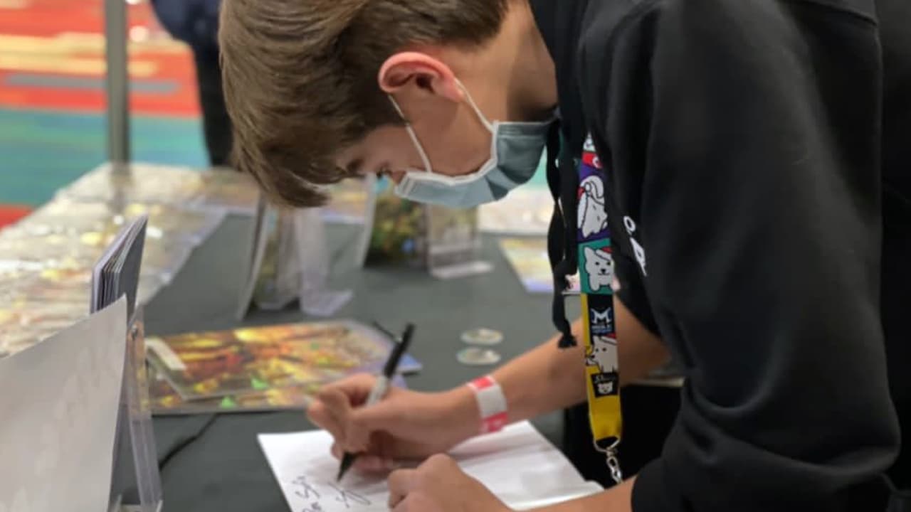 Firmar la publicación es algo que le emociona en esta nueva etapa de su vida. A sus 15 años publicó su primer cómic de una historia de cuatro partes que se publicará este año. El Guerrero Jaguar se encuentra disponible en Amazon y Barnes & Nobel.