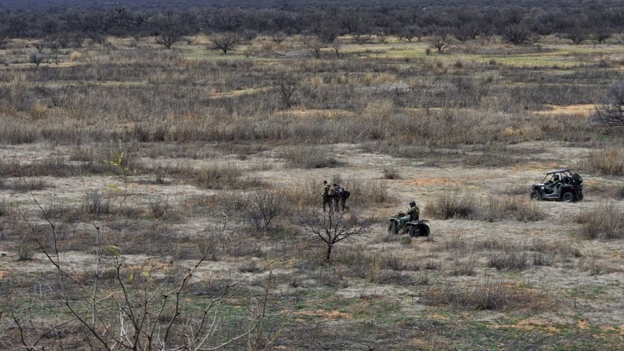 En un video que compartió en sus redes sociales John Modlin, jefe del sector Tucson de la Patrulla Fronteriza, se muestra el peligro mortal que representa el desierto de Arizona. También revela acciones para evitar que los inmigrantes mueran en esa zona, en su intento por llegar a Estados Unidos.