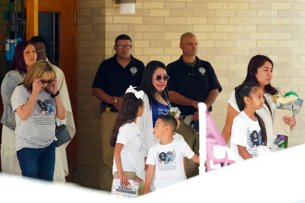 Su padre dijo que a su hijo le encantaba el béisbol y los videojuegos y que "siempre estaba lleno de energía".
<br>