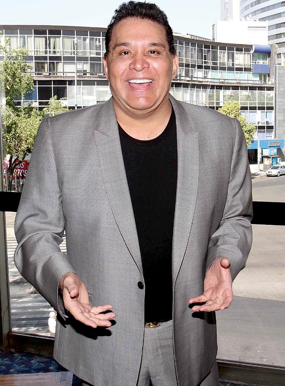 El actor y comediante mexicano Tony Flores falleció el 5 de marzo a los 67 años, víctima de una esclerosis lateral amiotrófica, un padecimiento degenerativo que lo había obligado a utilizar un respirador artificial los dos últimos años.