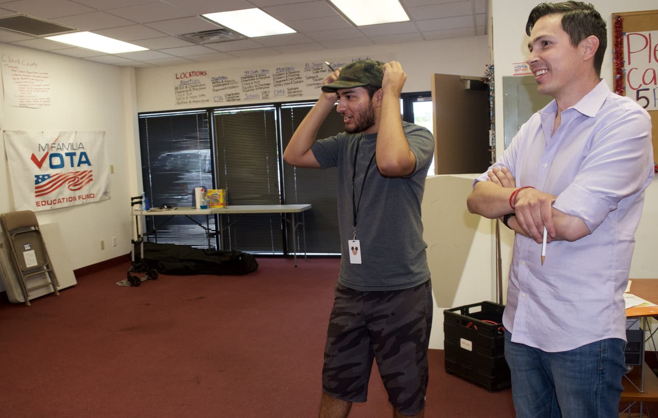 Arturo González y Mishael Tarín, gerente y coordinador en Las Vegas del proyecto de registro de votantes de ´Mi Familia Vota´.