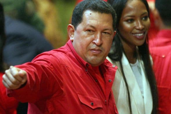 La supermodelo de origen británico, Naomi Campbell, no ocultó su simpatía hacia el presidente electo de Venezuela Hugo Chávez de quien elogio sus programas sociales. En octubre de 2007 Campbell viajó al país sudamericano donde acompañó al mandatario a un acto masivo con seguidores y a una barriada en Caracas.