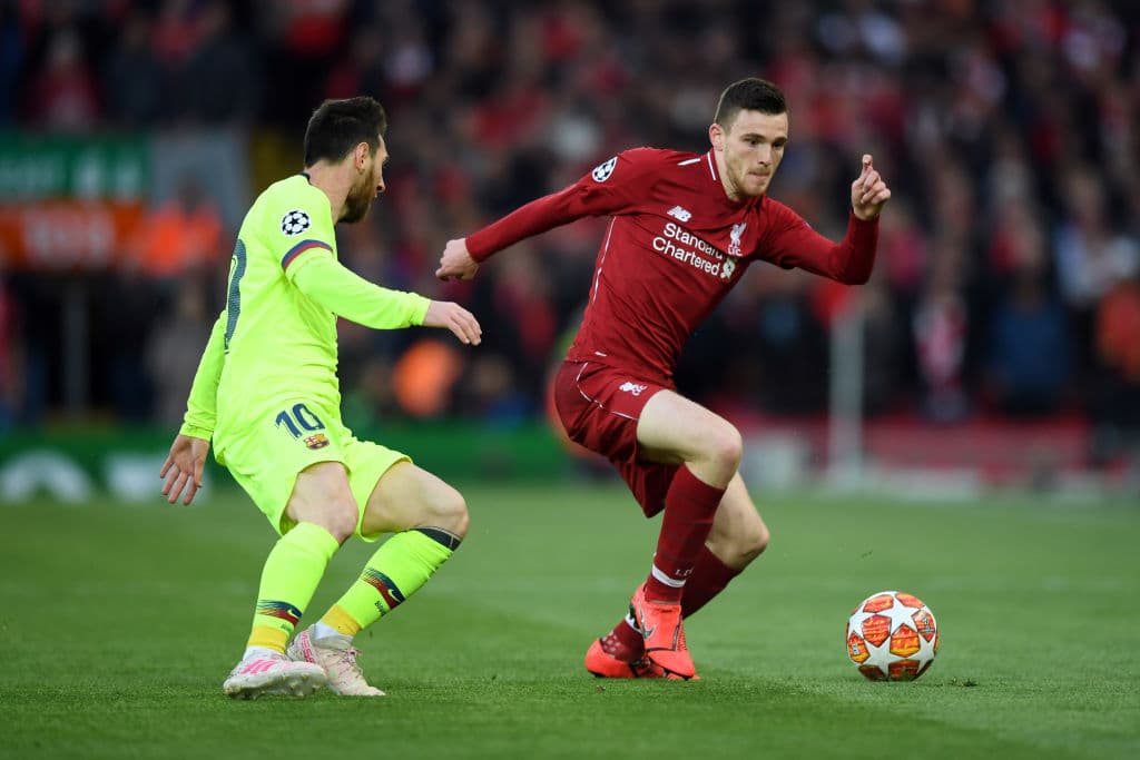 Pero el resto de la primera mitad, Messi pasó inadvertido. Aquí incluso el argentino teniendo que marcar al escocés Andy Robertson del Liverpool debido a que las condiciones de partido no le estaban siendo favorables, lejos del lucimiento habitual.