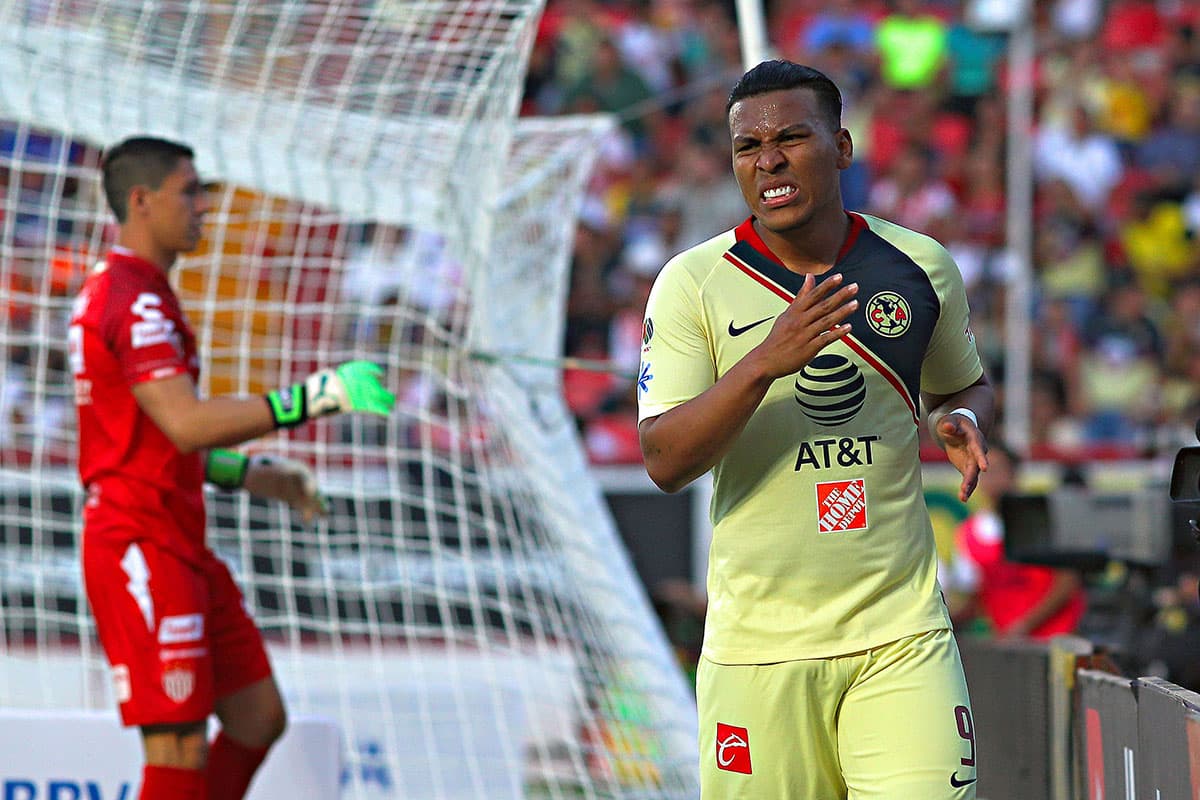 El delantero colombiano Roger Martínez debutó con las Águilas, luego de su paso por el Jiangsu Suning de China y el Villarreal de España-