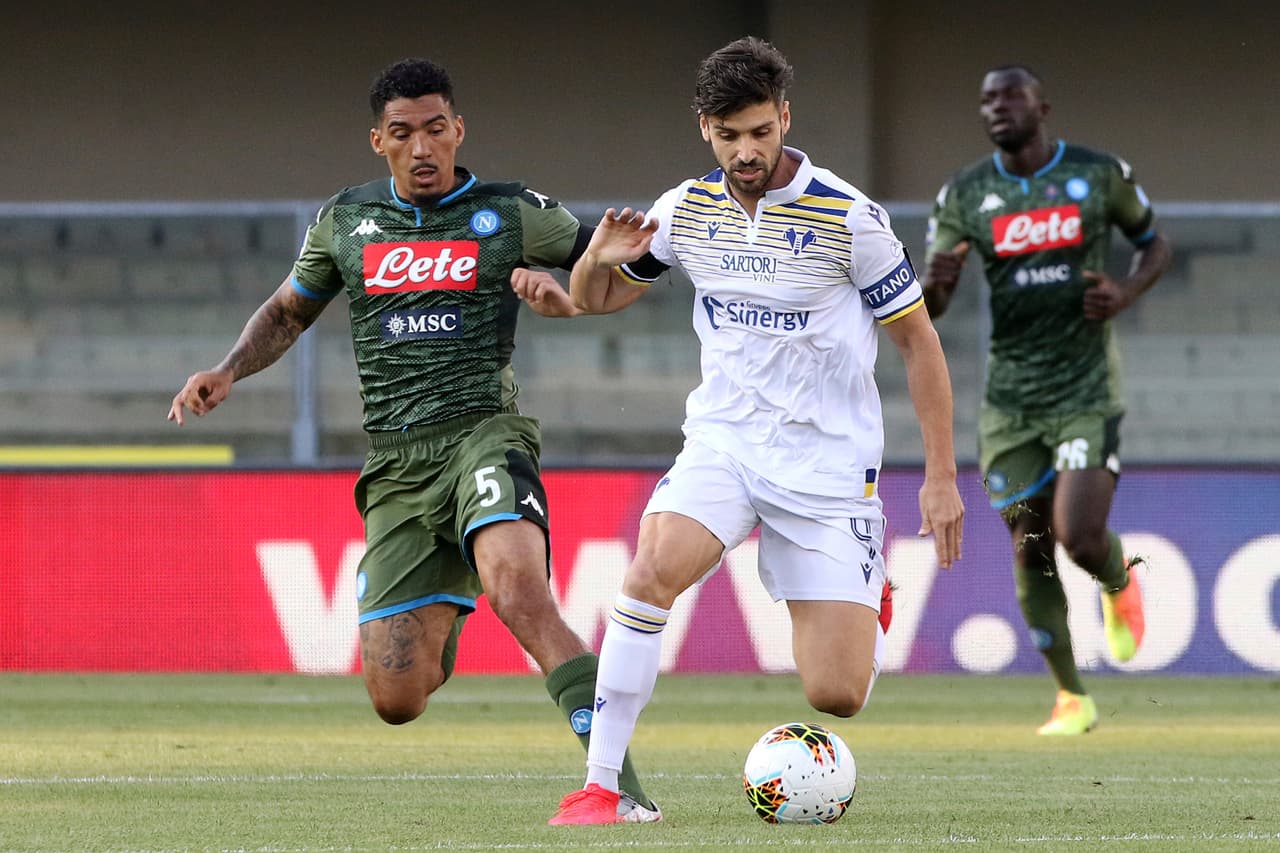 El Napoli le pegó al Hellas Verona 0-2 con goles de Milik e Hirving 'el Chucky' Lozano, quien jugó seis minutos.