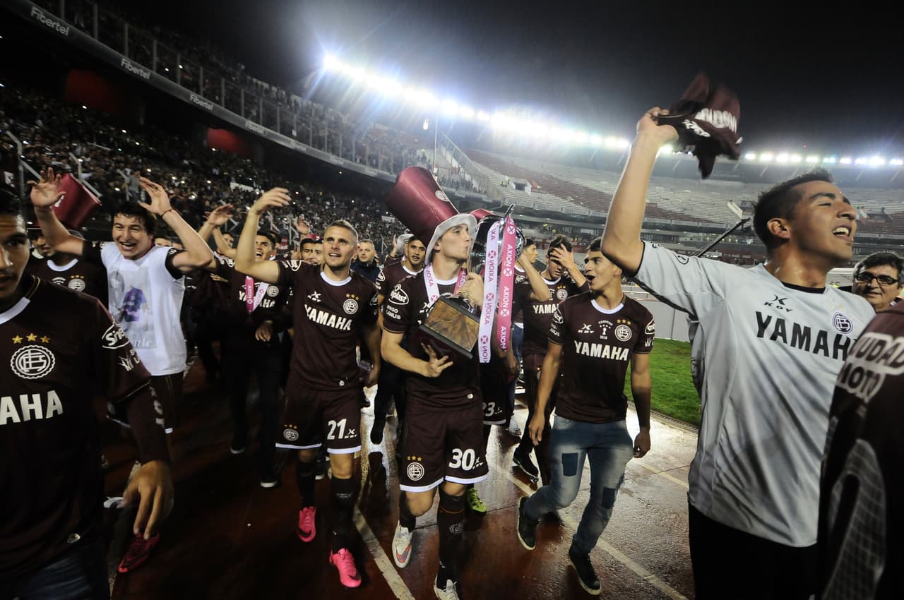 Lanús fue campeón de Primera División, de Copa del Bicentenario y de Supercopa Argentina en 2016, siendo un equipo muy aplaudido por su equilibrio. Marcone fue ídolo en su nuevo club.