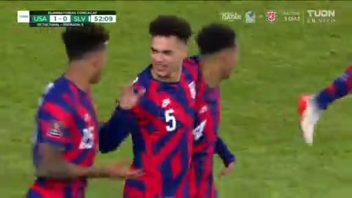 ¡Gol del ‘Loco’ Robinson! Zurdazo para el 1-0 y celebra amagando lesión