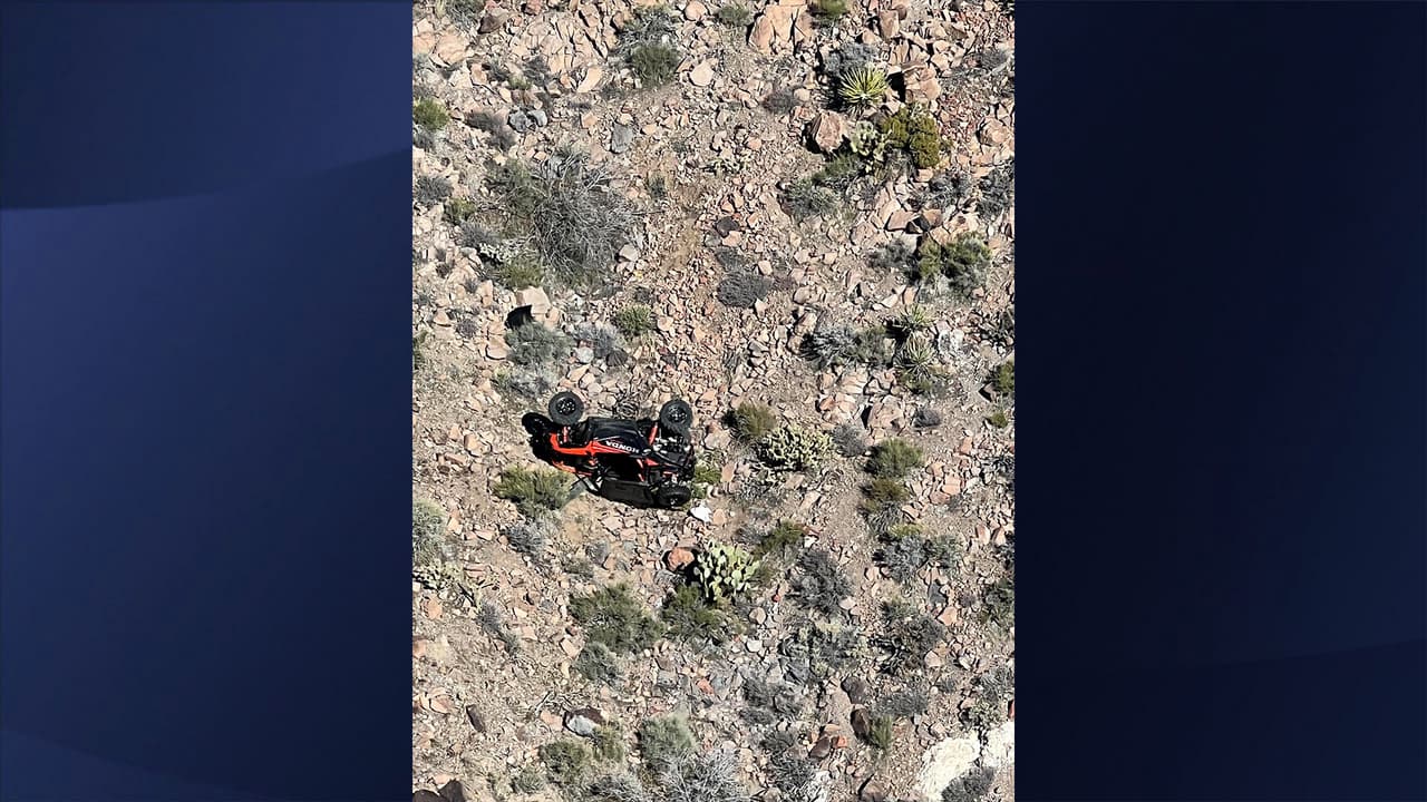 El segundo percance se reportó la tarde del
<b>domingo 18 de febrero</b>, cuando la Oficina del Sheriff del condado de Mohave recibió una llamada de un hombre que informaba que un UTV se había salido del
<b>sendero Sleeping Princess.</b>