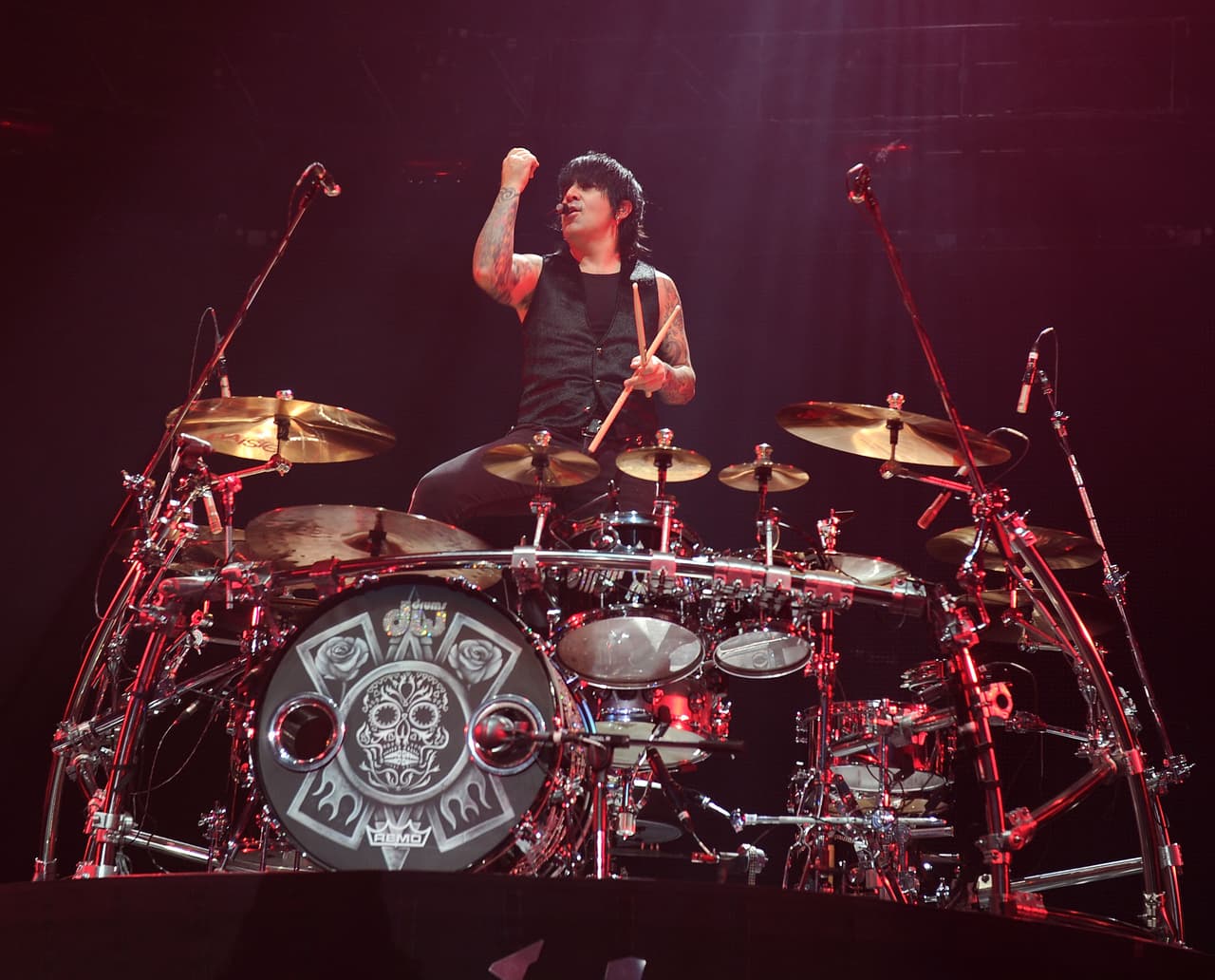 En el 1999, Maná se queda con el GRAMMY de Mejor Álbum Latino de Rock/Alternativo, por Sueños Líquidos, siendo la primera banda de rock pop mexicana en conseguir dicha distinción.