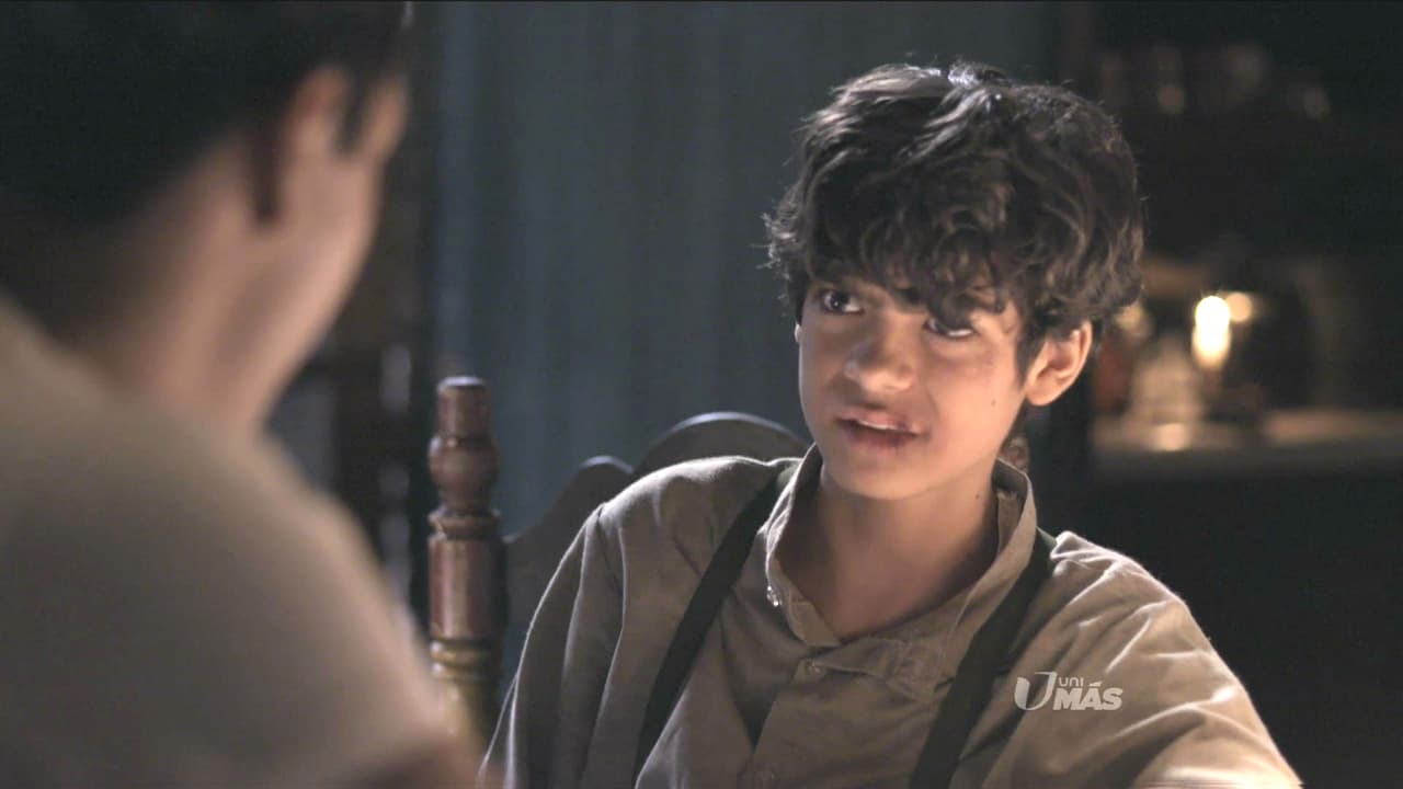 Debido a las carencias que padecía su familia, Alejandro decidió dejar la escuela para trabajar y llevar más dinero a la casa.