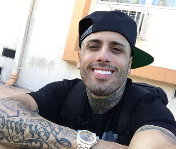 1. El gran sueño de Nicky Jam fue desde siempre dedicarse a la música, y cuando era niño, mientras trabajaba de empacador en un supermercado, recibió el apoyo de una mujer que trabajaba en una discográfica, así grabó su primer disco.