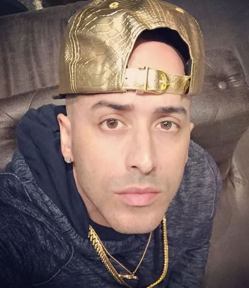 5. Le fascina montar patines con sus hijos Adrian y Dereck.