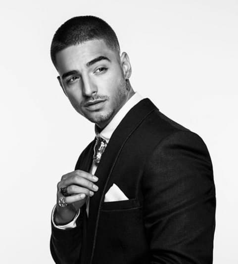 4. De niño, a Maluma sus amigos le pedían que escribiera las cartas para sus novias, según declaraciones publicadas en el diario colombiano El Universal.