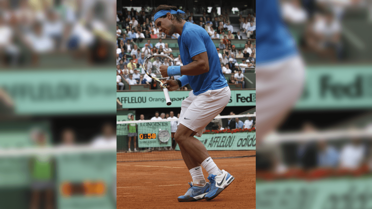 En 1999, previo a su debut como tenista profesional en 2001, ya lucía con un abundante cabello.