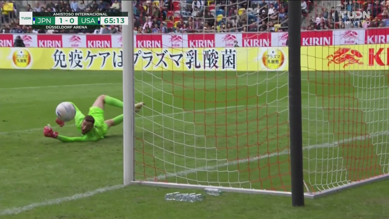 ¡A nada del segundo! Turner se lanza y evita la anotación japonesa