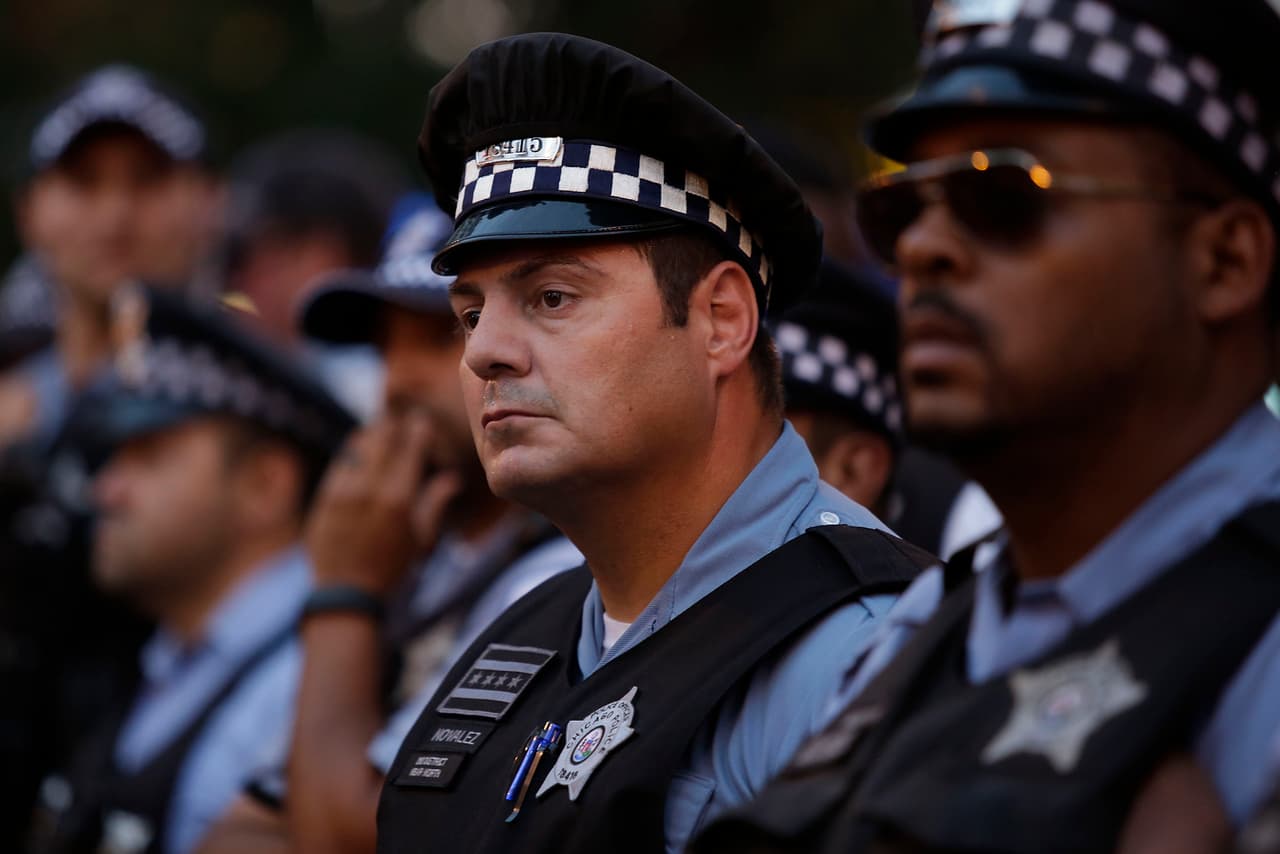 <b>Policía de Chicago</b>
<br>La alcaldesa Lori Lightfoot junto con el presidente del Comité de Finanzas, Scott Waguespack, y el presidente del Comité de Seguridad Pública, Christopher Taliaferro, anunciaron la introducción de una ordenanza para crear una base de datos públicos de las investigaciones disciplinarias de los policías. 
<br>