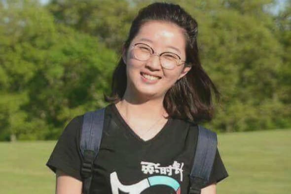Familiares de estudiante china desaparecida en la Universidad de Illinois vuelven a su país sin saber qué fue de ella