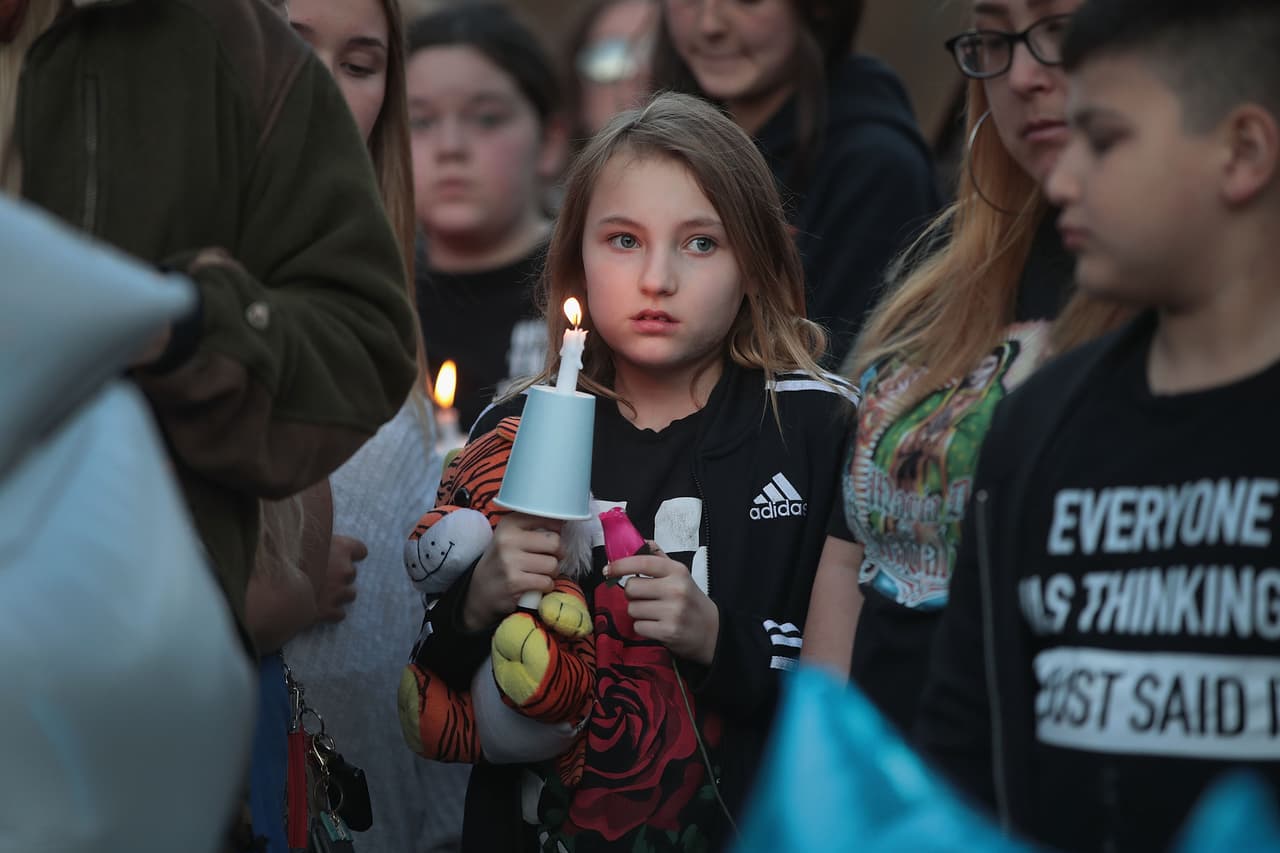 Entre la evidencia de la responsabilidad de los padres se encontró un video del teléfono celular de la madre del menor con fecha del 4 de marzo donde se le veía acostado desnudo sobre un colchón cubierto de moretones y vendajes y una serie de mensajes de texto que los padres intercambiaron después de que el niño murió.
