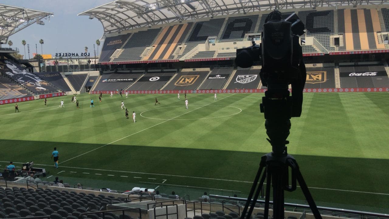 En una edición más del Clásico del Tráfico, el conjunto galáctico consiguió la victoria por dos goles a cero.