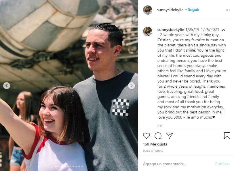 Kylie Jane eligió algunas de sus fotos favoritas en pareja para acompañar el mensaje.