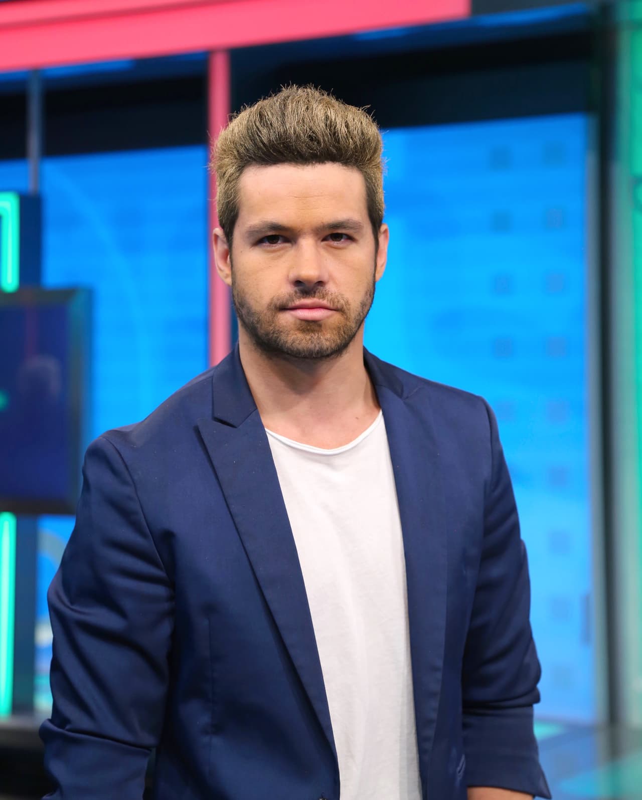 "Nada más hemos oído una versión, que es la de ella, no se ha oído la versión de Eleazar y yo creo que para emitir una opinión 
<b><a href="https://www.univision.com/famosos/no-me-creyeron-una-ex-de-eleazar-gomez-sabe-que-stephanie-valenzuela-no-esta-nada-bien-video" target="_blank">tendríamos que oír las dos versiones</a></b>", dijo sobre su cliente.