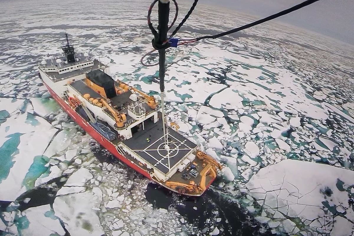 La tecnología de avanzada le permite atravesar densas capas de hielo.