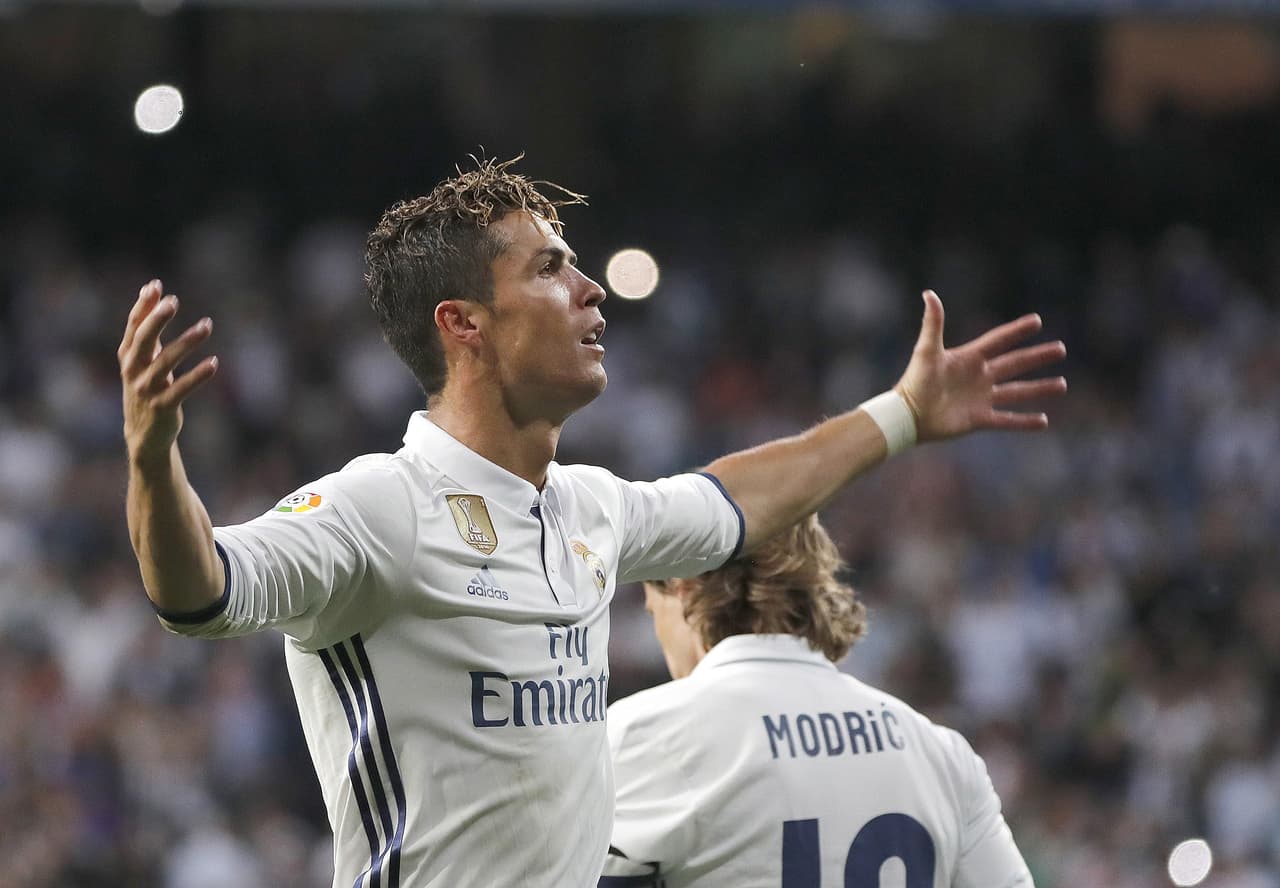 Cristiano superó la barrera de los 400 goles con la camiseta del Real Madrid –llegó a 401– reafirmando así su leyenda como jugador blanco, por encima de íconos como Alfredo Di Stéfano, Raúl, Santillana y Puskas.