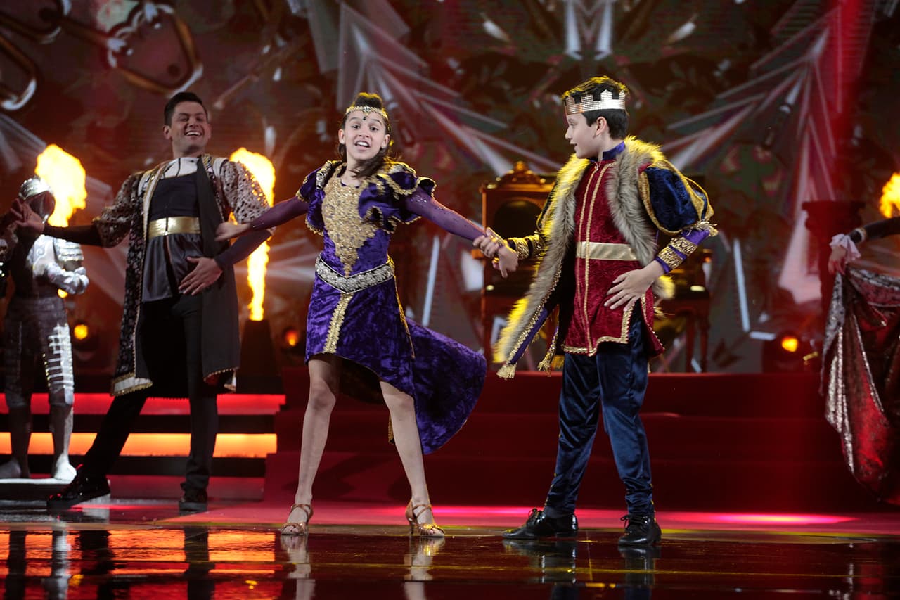 Sara y Yamil han logrado integrar una poderosa pareja de baile; no se vencen ante cualquier género, y su empeño los ha ayudado a obtener calificaciones perfectas en varias ocasiones.