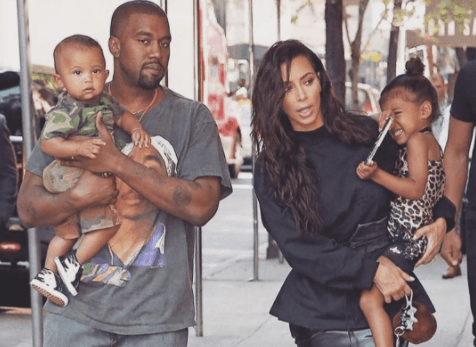 Dos años después llegó Saint West, el primer varón de la pareja. 
<br>