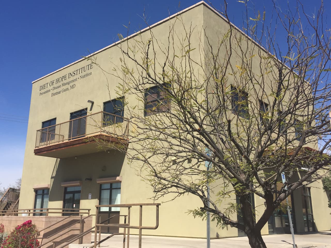 El instituto tiene dos sedes en Tucson, una de ellas ubicada al noreste de la ciudad.