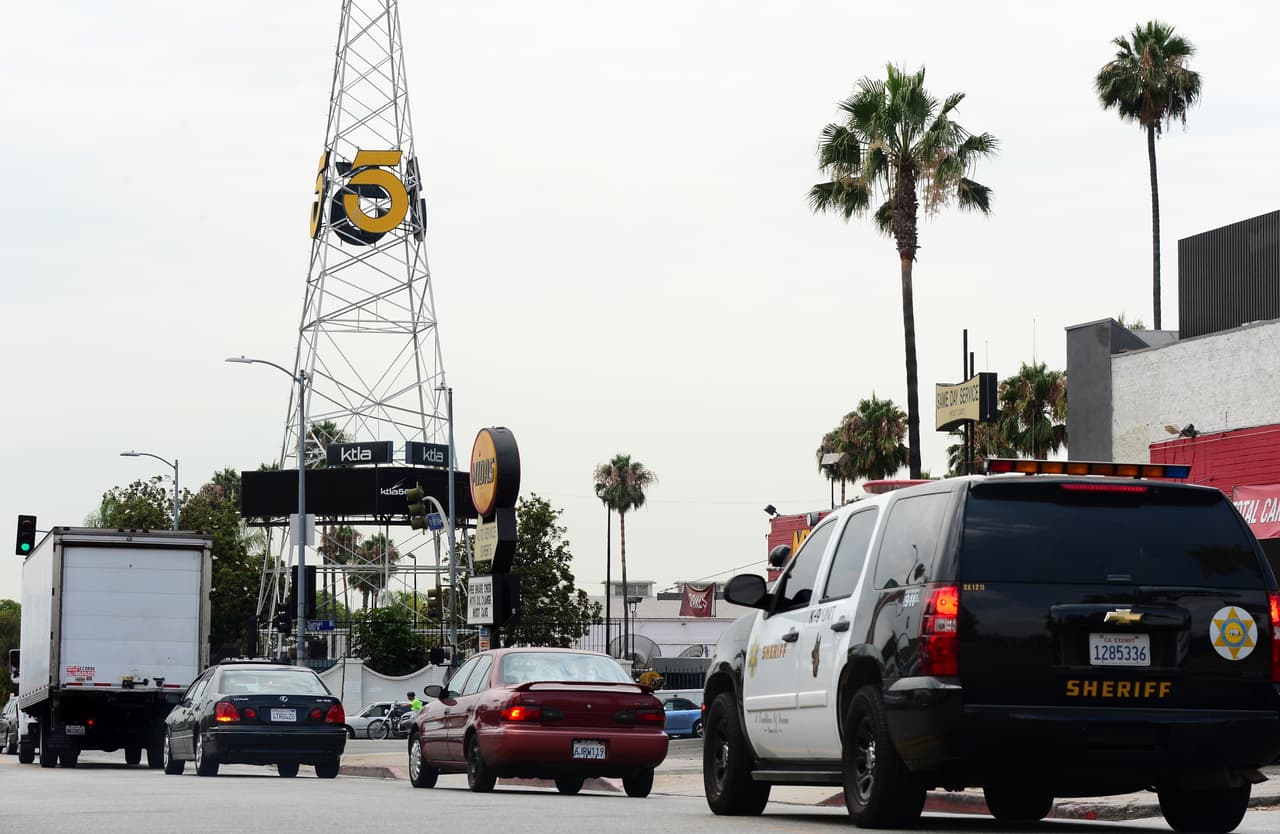 Indigente subió a torre de televisora en aparente acto suicida