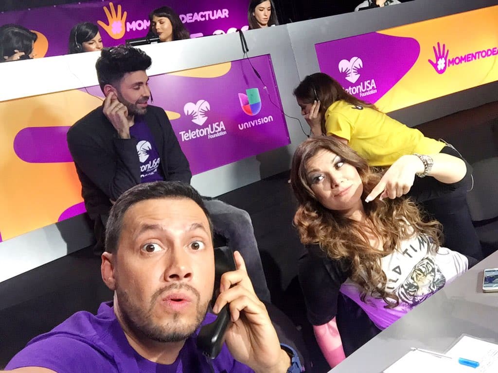 Luis Sandoval: "Ya estamos contratando las llamadas de los donadores en el 1-800-453-9999 #MomentoDeActuar @TeletonUSA".