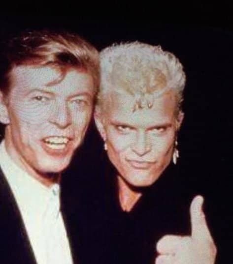 BILLY IDOL. "Adiós compañero David Bowie tu nos diste esperanza cuando no había nadie en los años 70 tu ampliaste nuestros horizontes nos dijeron que habría que ir más allá de la norma -BFI RIP "