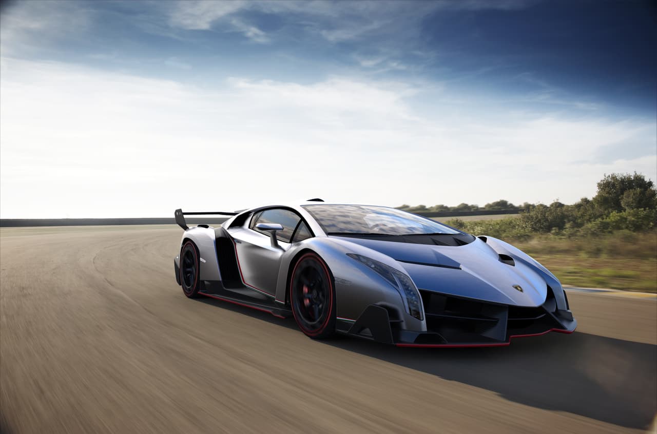 <b>Lamborghini Veneno </b>
<br>Precio: 4.5 millones de dólares