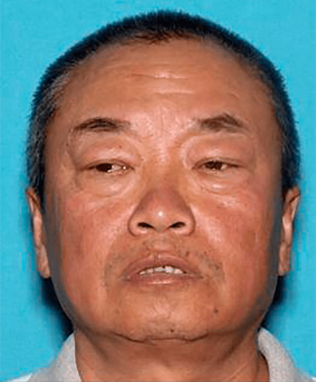 Zhao era empleado de California Terra Garden y se sabe que todas las víctimas eran sus compañeros o excompañeros de trabajo. Según las autoridades, el sospechoso utilizó una pistola semiautomática comprada legalmente para abrir fuego en ambas granjas.
<br>
<br>El arma fue recuperada por los investigadores dentro de su vehículo, pero no se han ofrecido detalles sobre el fabricante, si tenía alguna modificación ni la capacidad de sus cargadores.
<br>
<br>“Creemos que actuó solo”, dijo la alguacil, y agregó que vivía en una de las granjas donde ocurrieron los ataques y “al parecer tiene esposa”.