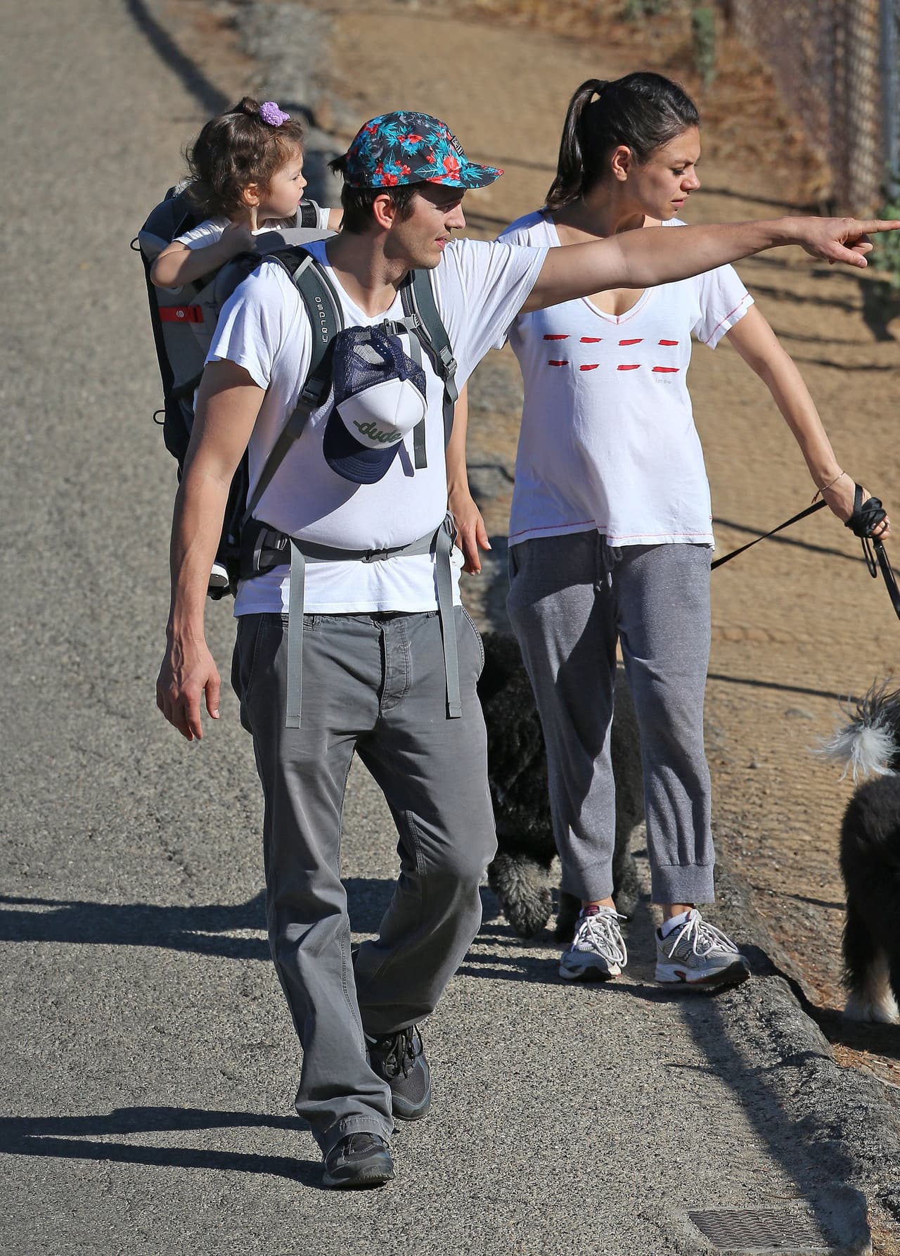 Los dos salieron a disfrutar del buen día y el paisaje.