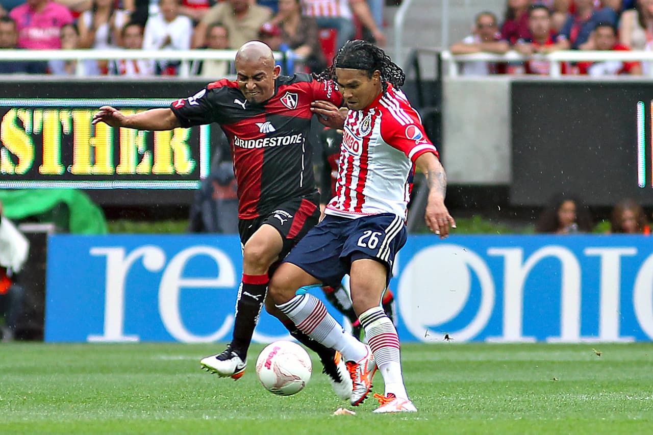 Como Ricardo Ferretti descubrió en Jesús Dueñas a un mediocampista con más dinamismo que Arévalo, el charrúa fue cedido a Atlas.