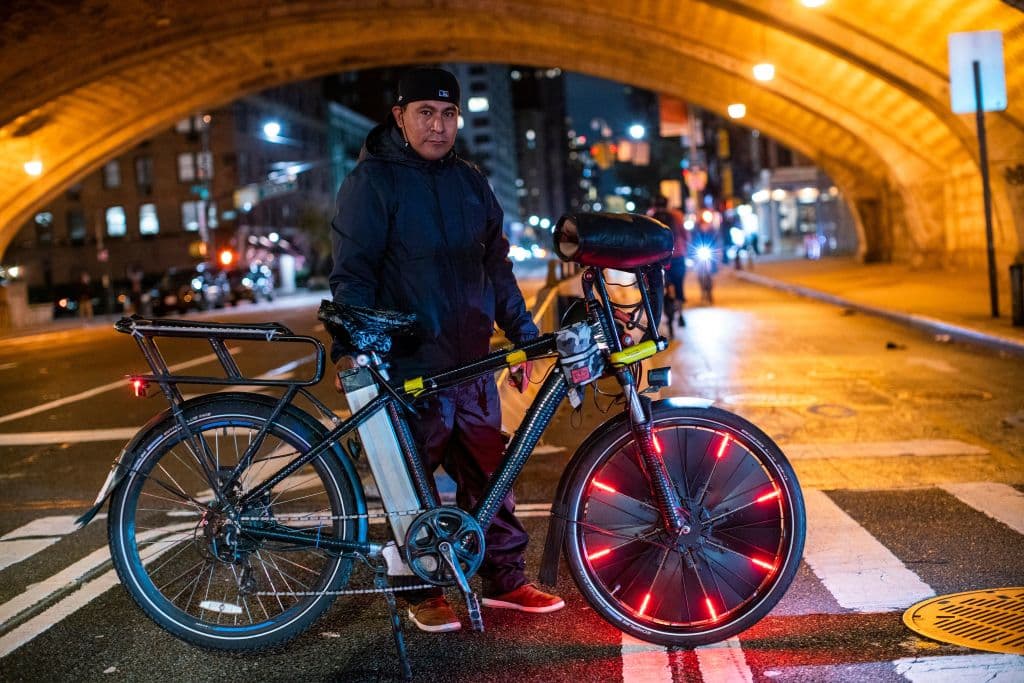 <b>Precauciones para evitar incendios</b>
<br>Compra baterías certificadas: Busca bicicletas eléctricas y baterías con certificaciones de laboratorios acreditados, como UL. Este sello garantiza que el producto ha sido probado bajo rigurosos estándares de seguridad.
<br>